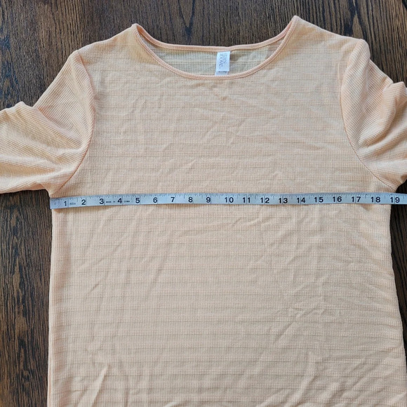 Stars Above Orange Ruffled Hem Cozy T-shirt Size Women's Medium NEW with Tag - Picture 6 of 10